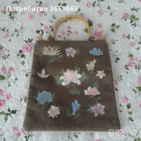 Дамска чанта с бродерия и бамбукови дръжки