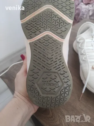 Дамски маратонки Nike 38.5, снимка 5 - Маратонки - 56124580