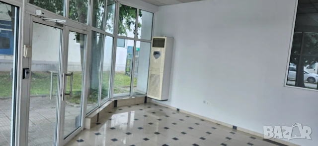 Просторен и уютен офис с парко места под наем, снимка 1
