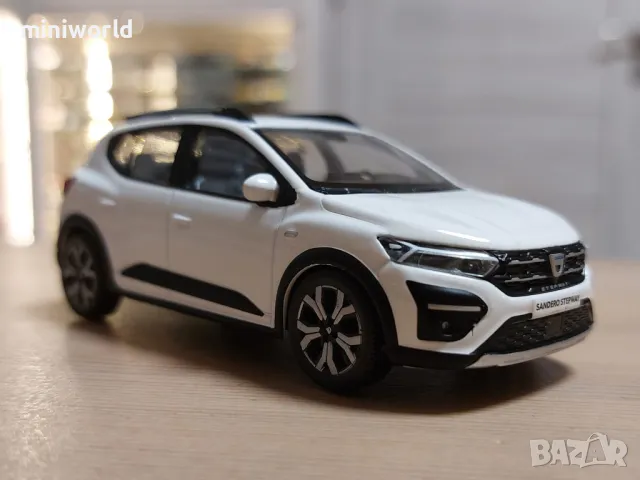 Dacia Sandero III 2020 - мащаб 1:43 на Norev моделът е нов в PVC дисплей-кейс, снимка 14 - Колекции - 49553468