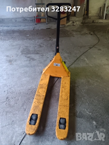 Палетна количка под наем