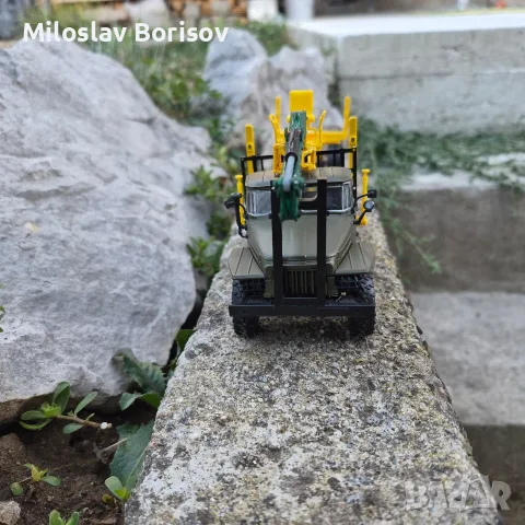 УРАЛ 375 Д лесовоз в мащаб 1:43, снимка 6 - Колекции - 56107335