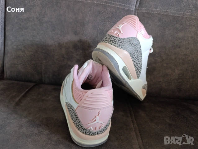 Дамски маратонки Nike Air, снимка 2 - Маратонки - 53621795