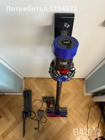 Вертикална прахосмукачка Dyson V8 sv25, снимка 4 - Прахосмукачки - 51218185