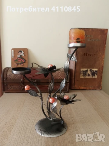 Красив ретро метален свещник 15 лв 