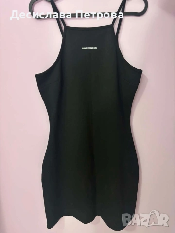 Къса черна рокля