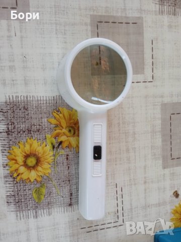 Стара лупа с подсветка/крушка