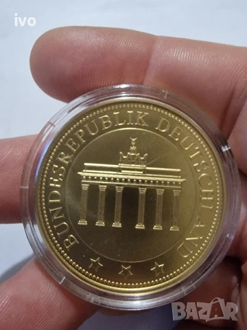 позлатен медал в капсула, снимка 8 - Антикварни и старинни предмети - 51219874