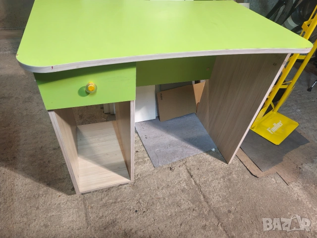 стол с компютърно бюро , снимка 2 - Бюра - 53807303