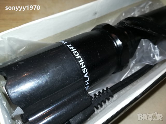 метален прожектор с ел.шок и лазер 3008231132, снимка 3 - Екипировка - 42019512