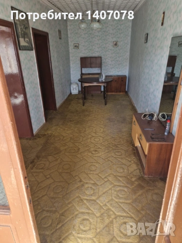 Отдавам под наем търговски помещения гаражи + къща и 2 декара двор село Бял Извор обл. Стара Загора, снимка 12 - Складове - 53799458