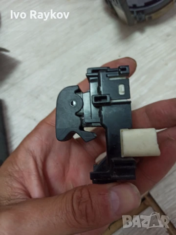 Бутон ел стъкла Toyota 829-2U6D, снимка 3 - Части - 51381302