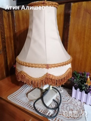 Настолна лампа-ретро 