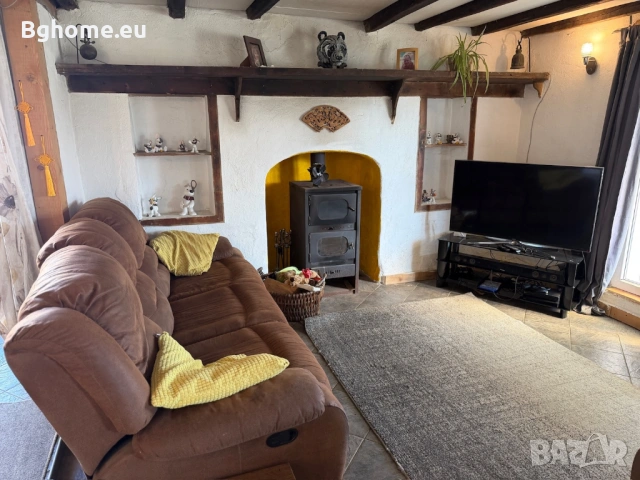 Двуетажна къща с голям двор и басейн в с. Равнец | 2447 кв.м двор | обзаведена, снимка 12 - Къщи - 53839873