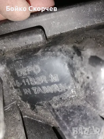 Десен фар за Нисан Навара., снимка 3 - Части - 49763885