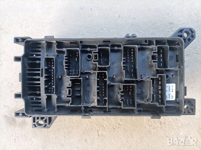 Табло с бушони ( табло с предпазители ) за Kia Sorento - Киа Соренто - дизел 2.5 CRDI 16 V - 140 к.с, снимка 5 - Части - 41641955