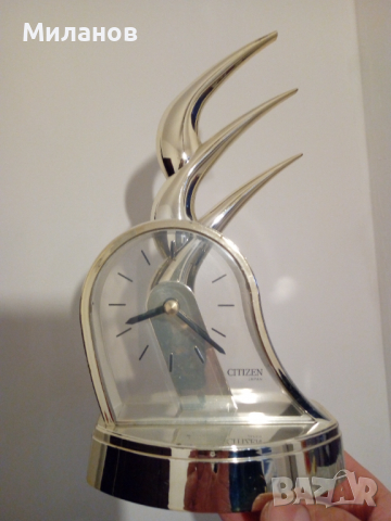 Стар японски кварцов часовник, снимка 1 - Антикварни и старинни предмети - 36424699