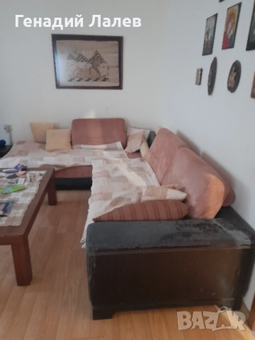 Продавам голям ьглов диван.