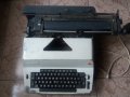 Пишеща машина Olympia International, снимка 1 - Антикварни и старинни предмети - 39811535