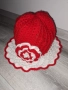 Ръчно плетена шапка двуцветна модел мартеница федора с голямо цвете, снимка 4