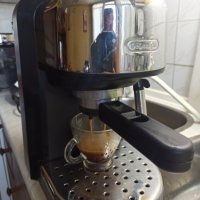 Кафемашина Делонги с ръкохватка с крема диск, работи отлично и прави хубаво кафе с каймак , снимка 4 - Кафемашини - 42008383