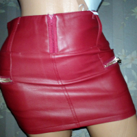 Нова ултра къса НОВА кожена пола в бордо с вградени боксерки S, снимка 6 - Поли - 36477996