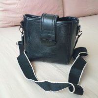 Кокетна кожена чанта, снимка 1 - Чанти - 33956591