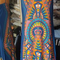 УНИКАЛНО КРАСИВА дълга рокля в кралскосин цвят с етномотивии, снимка 2 - Рокли - 41730419