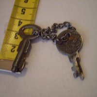 Ретро два малки ключа за катинар за пътна чанта за сейф, снимка 4 - Антикварни и старинни предмети - 40496714