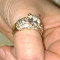 Искрящ пръстен с диамант и сапфири , снимка 1 - Пръстени - 39941740