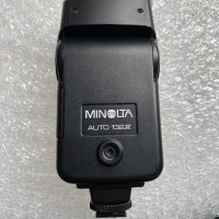 Minolta auto 132x - Flash Светкавица за фотоапарат ( Canon Nikon ), снимка 2 - Светкавици, студийно осветление - 40459023