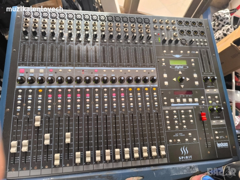 Spirit 324 LIVE DIGITAL 16 Channel Mixer by Soundcraft дигитален аудио смесител миксер + кейс, снимка 1