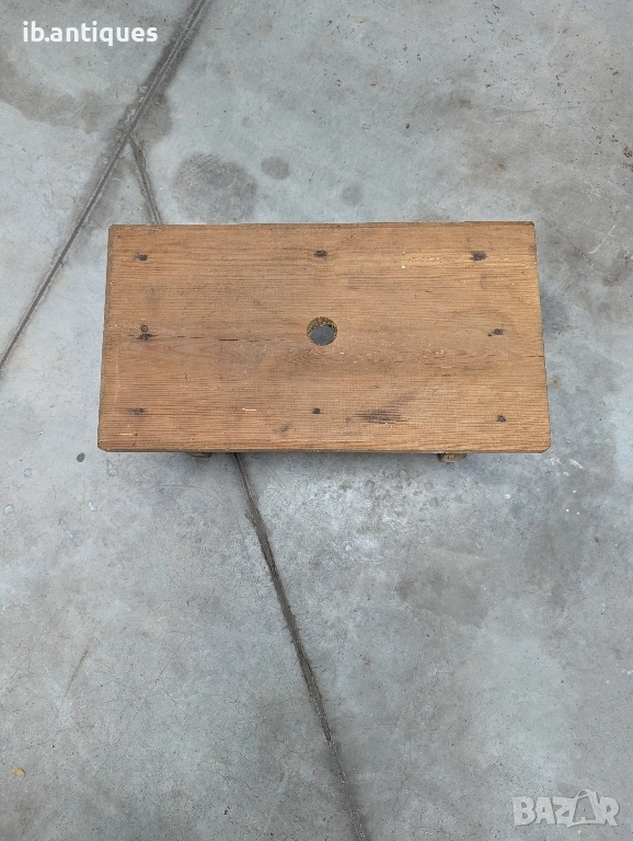 Старо дървено столче , снимка 1