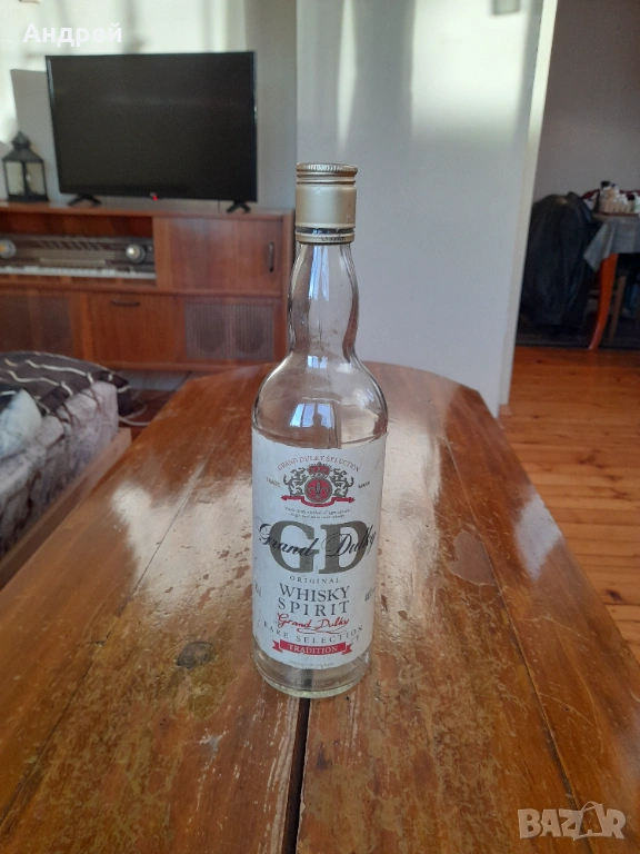 Стара бутилка от уиски GD, снимка 1