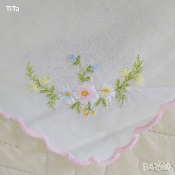 Нежна Винтидж 100% памук бродирана покривка, снимка 1