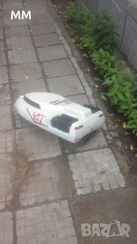 Лодка за захранка с автопилот ,безчетков двигател,литийонна батерия и дълбокомер, снимка 2 - Екипировка - 41822240