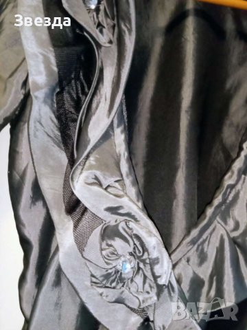 Бутикова блуза сив сатен с орнаменти, снимка 2 - Блузи с дълъг ръкав и пуловери - 42218520