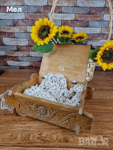 Дървена кутия с дърворезба , снимка 2 - Антикварни и старинни предмети - 53464098