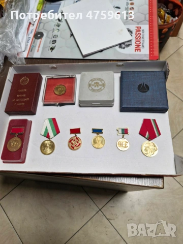 Ордени, медали и значки, снимка 2 - Антикварни и старинни предмети - 53810110