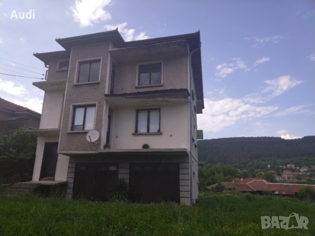 Продавам триетажна тухлена къща с два гаража гараж в с. Присово Покривът и комините са ремонтирани. , снимка 3 - Къщи - 41086030