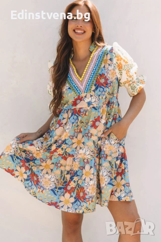 Дамска къса рокля с флорален принт, V-образно деколте и плетени детайли