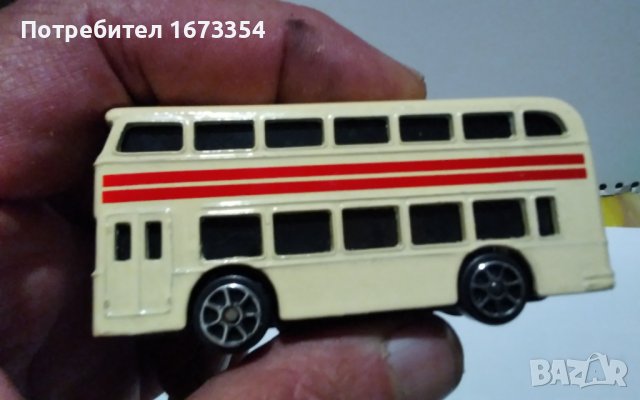 Двуетажен автобус