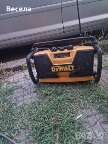 Dewalt DW911 Професионално радио с зарядно 