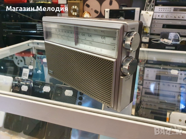Радио ITT TINY 200 В отлично техническо и визуално състояние., снимка 5 - Радиокасетофони, транзистори - 46056352
