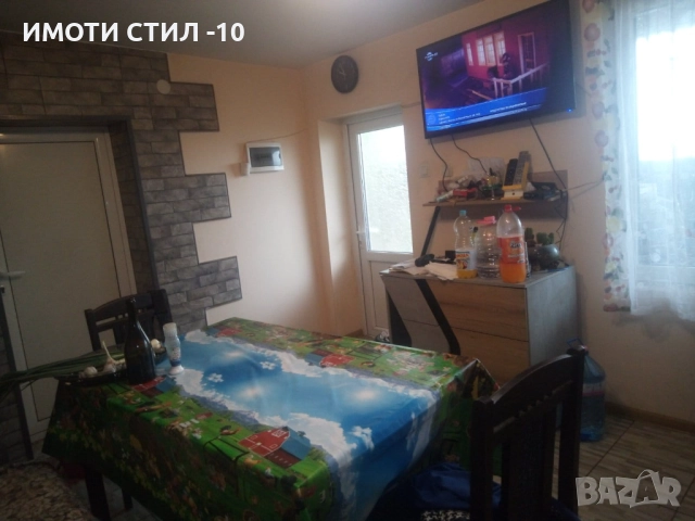 ПРОДАВА ТУХЛЕНА ВИЛА НА ПЛОЧА ДО ДИВИЗИОННА БОЛНИЦА, снимка 3 - Къщи - 52536515