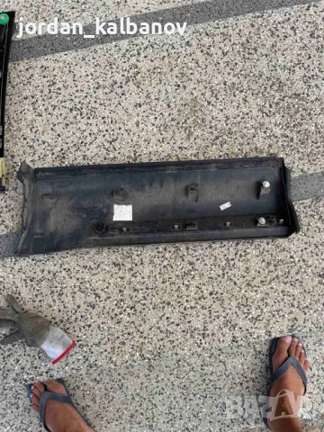 Лайсна долна на задна дясна врата на Ленч Ровър Евог Range Rover Evoque само за 100лв. Bj32-274A48, снимка 4 - Части - 51122034