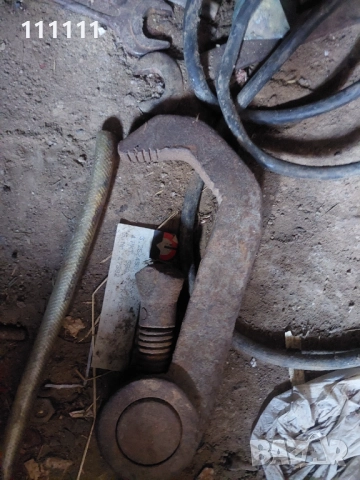 Голям и масивен ключ за тръби и гайка , снимка 4 - Ключове - 52956640