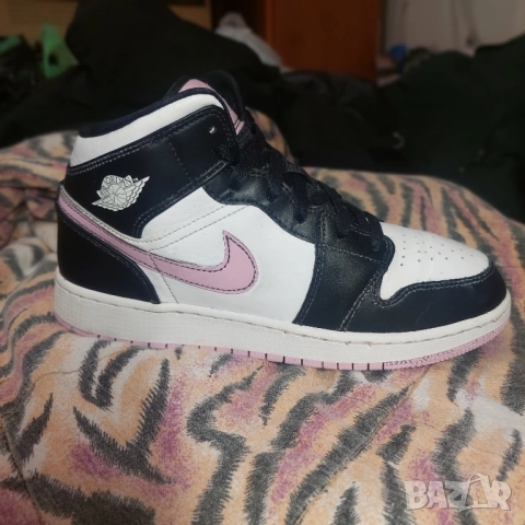 Nike Air Jordan 1 Mid номер 39,5-40 оригинални маратонки , снимка 17 - Маратонки - 51840954