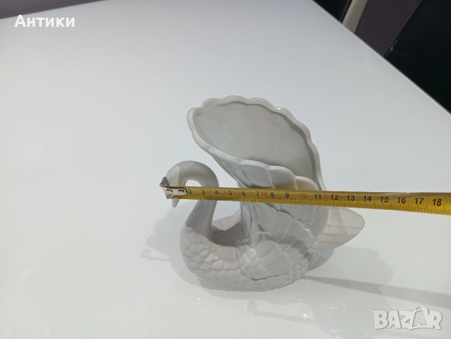 Порцеланов голям лебед стар , снимка 10 - Декорация за дома - 52553032