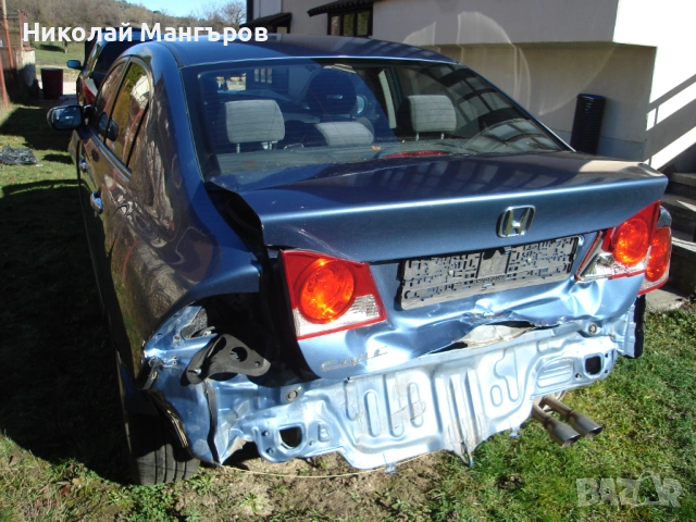 Honda Civic 1.8 за части, снимка 9 - Автомобили и джипове - 52685453